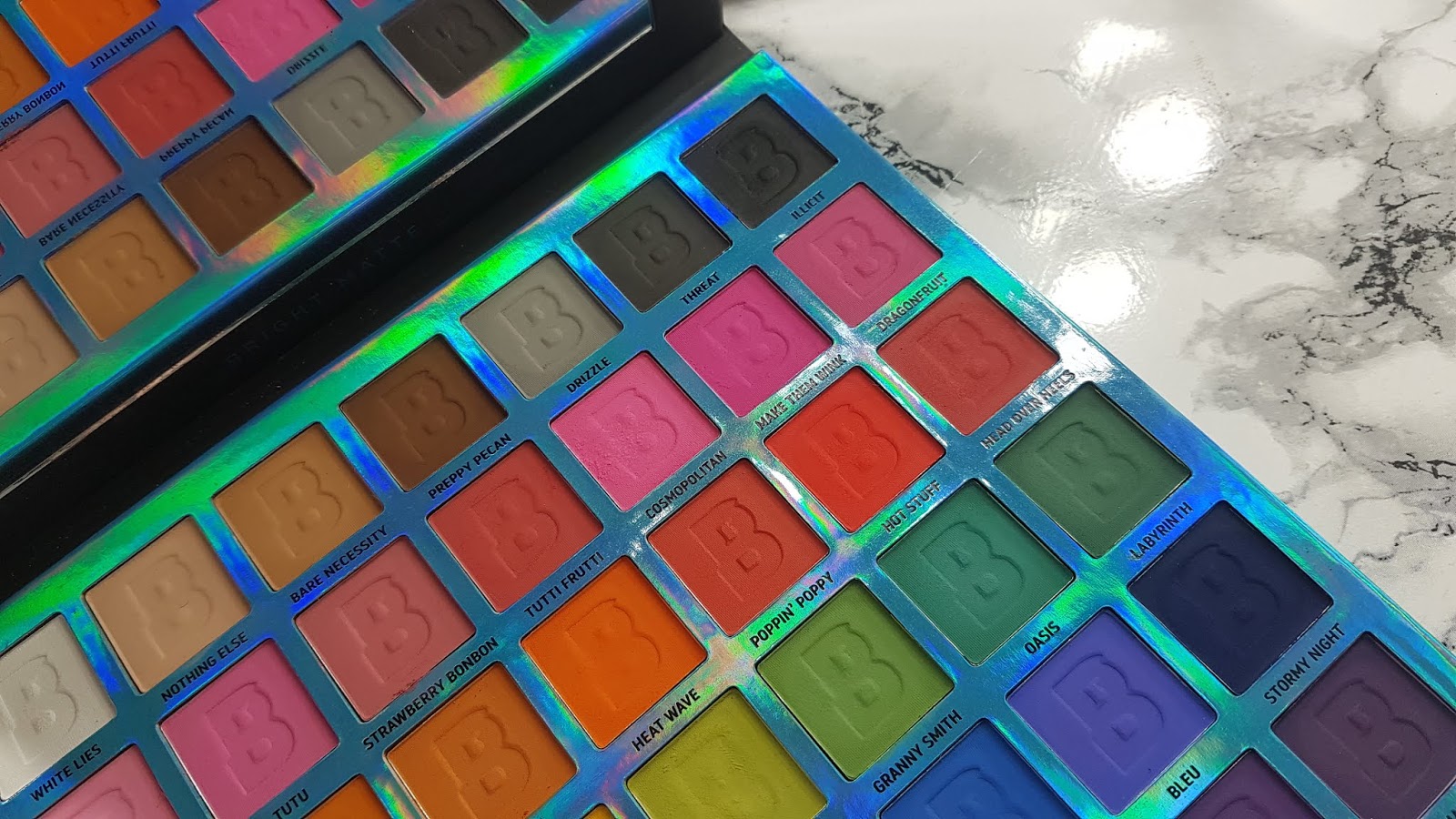 Bright тени для век