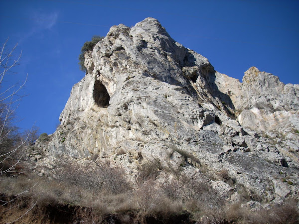 Rutas en la Montaña de Cistierna (León).: Cueva del Elefante.