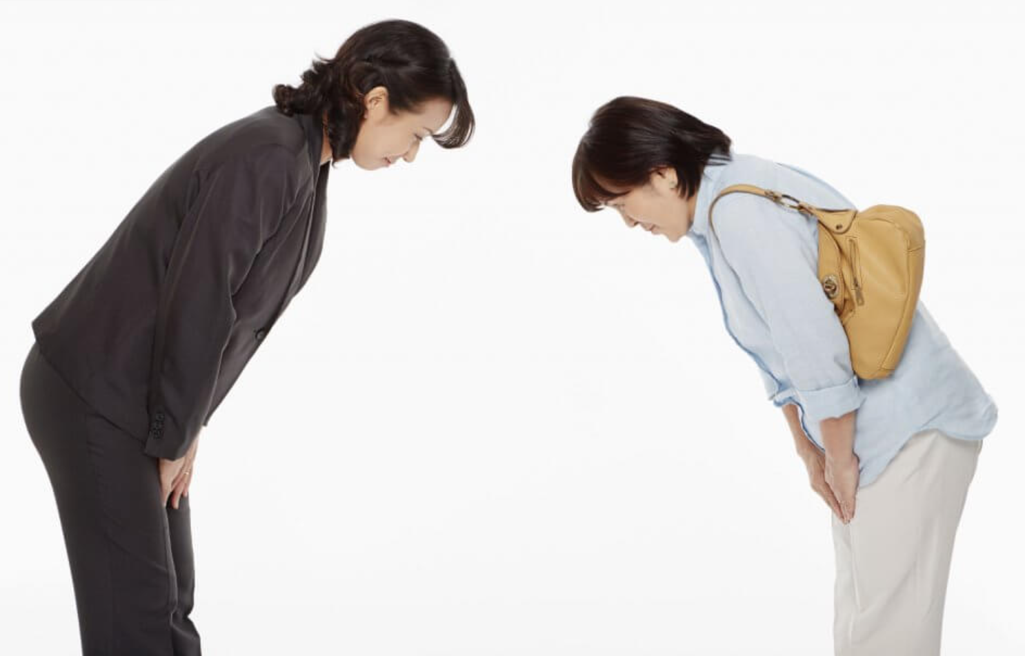 человек кланяется. межличностные отношения фото для презентации. мужчина кланяется. поклон человека. уважение низкий.