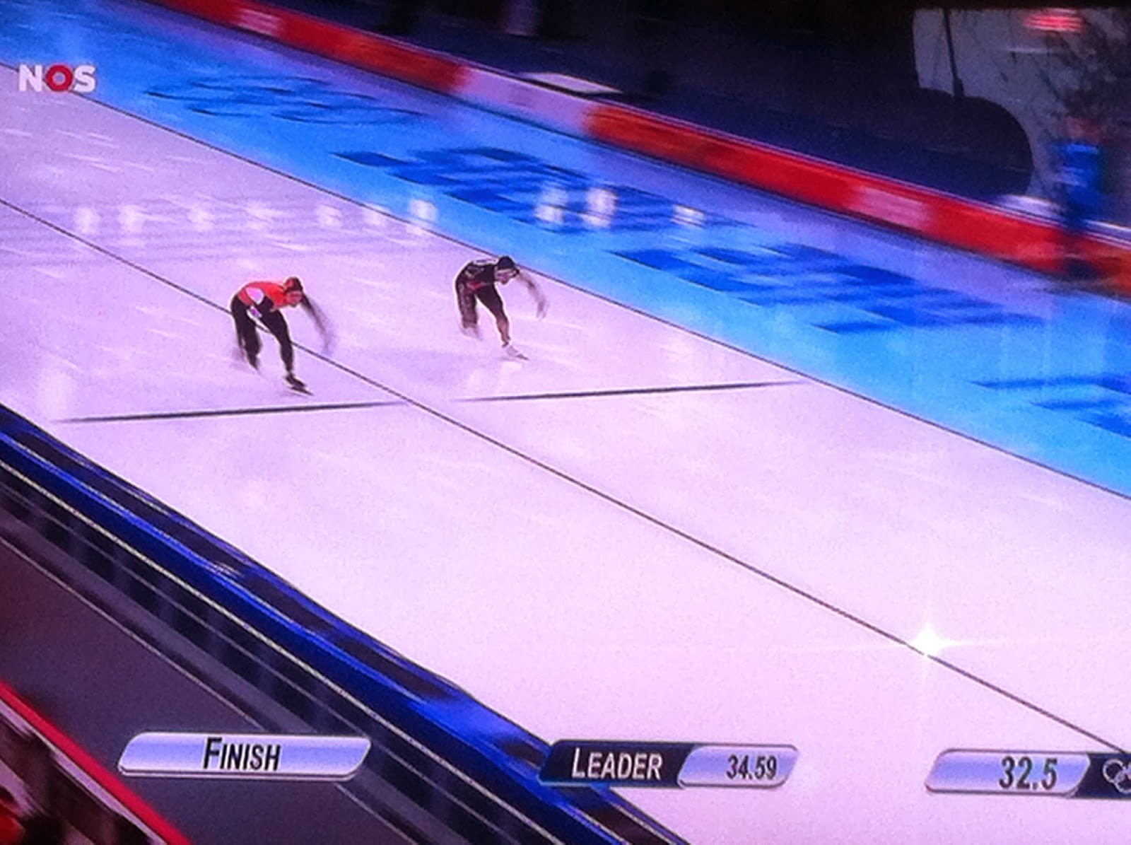 De Olympische Winterspelen 500 meter schaatsers laten Sotsji Oranje kleuren