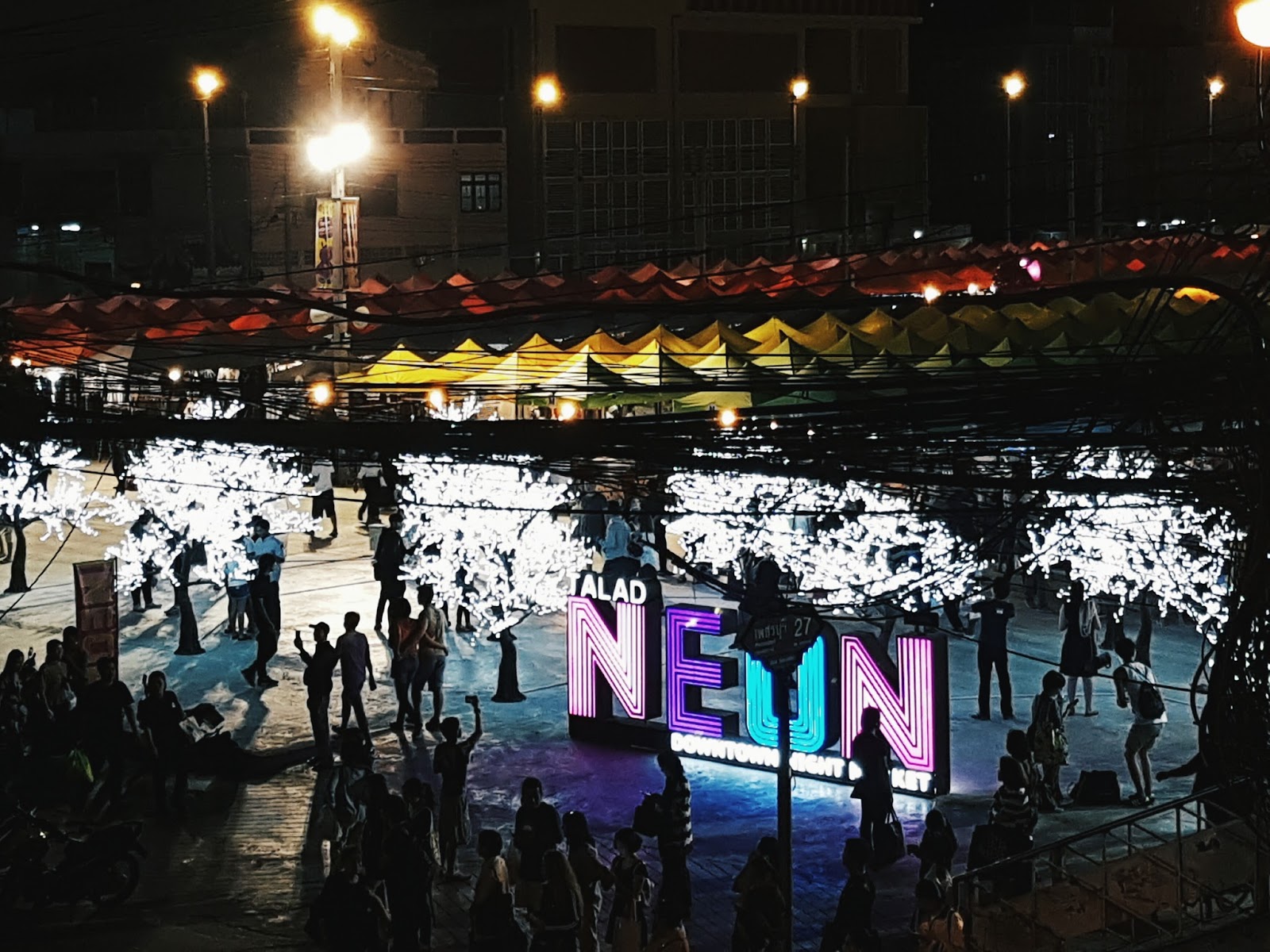 talad neon downtown night market in bangkok review