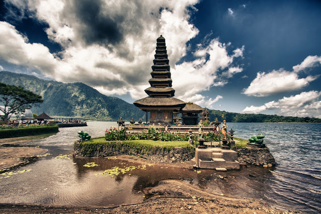 Lago e tempio Danau Bratan-Bali