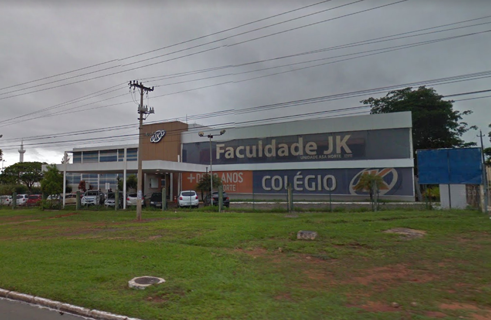 Estudantes denunciam que Colégio JK em Brasília demitiu três professores gays Estudantes denunciam que Colégio JK em Brasília demitiu três professores gays