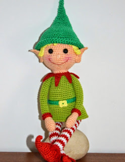 http://translate.google.es/translate?hl=es&sl=en&tl=es&u=http%3A%2F%2Famigurumibb.com%2F2014%2F11%2F30%2Fchristmas-elves-pattern%2F