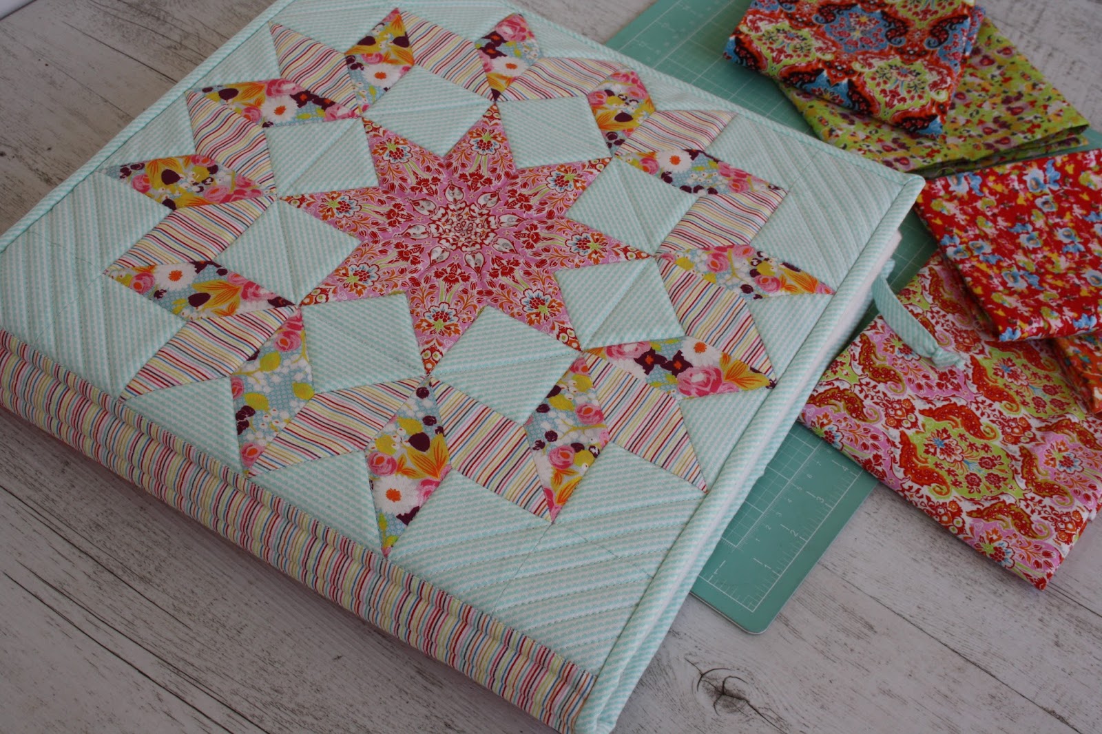 Lilabelle Lane Quilting on the go. English Paper Piecing Book Tour