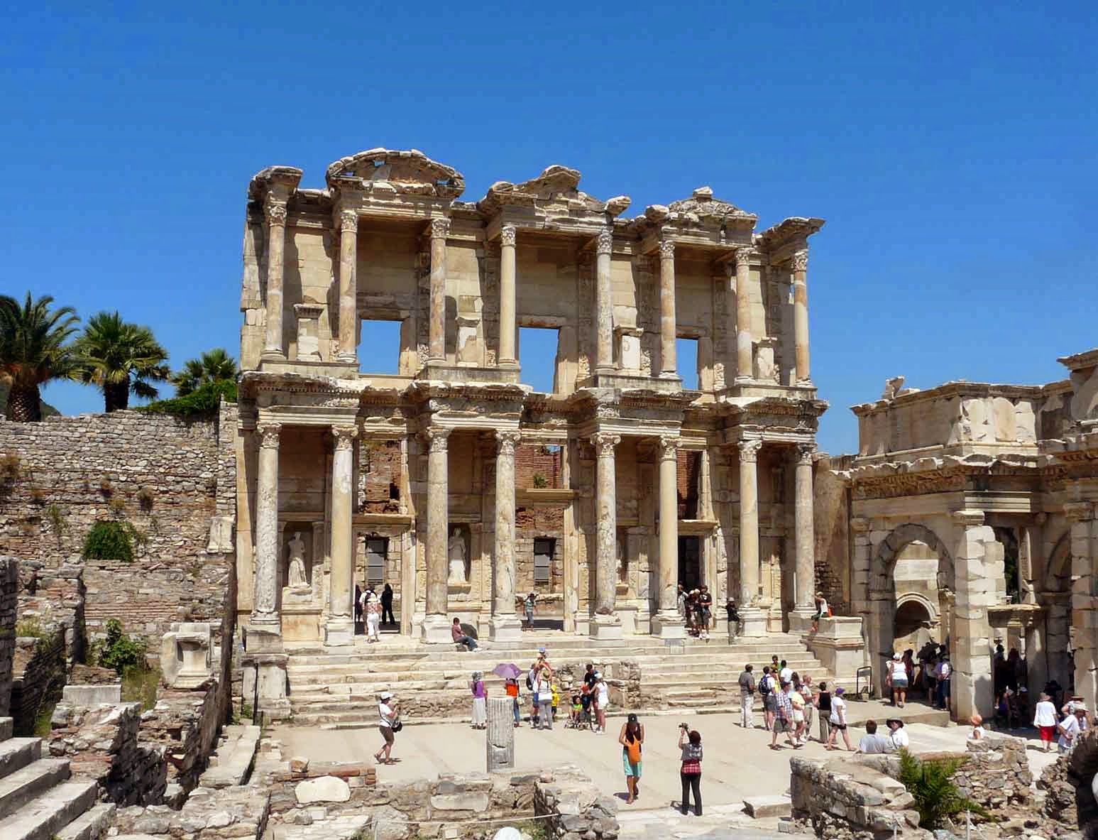 El Mundo De Avekrénides Efeso La Biblioteca De Celso
