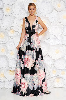 Rochie rosa de ocazie lunga in clos cu bust buretat din material satinat Rochie rosa de ocazie lunga in clos cu bust buretat din material satinat