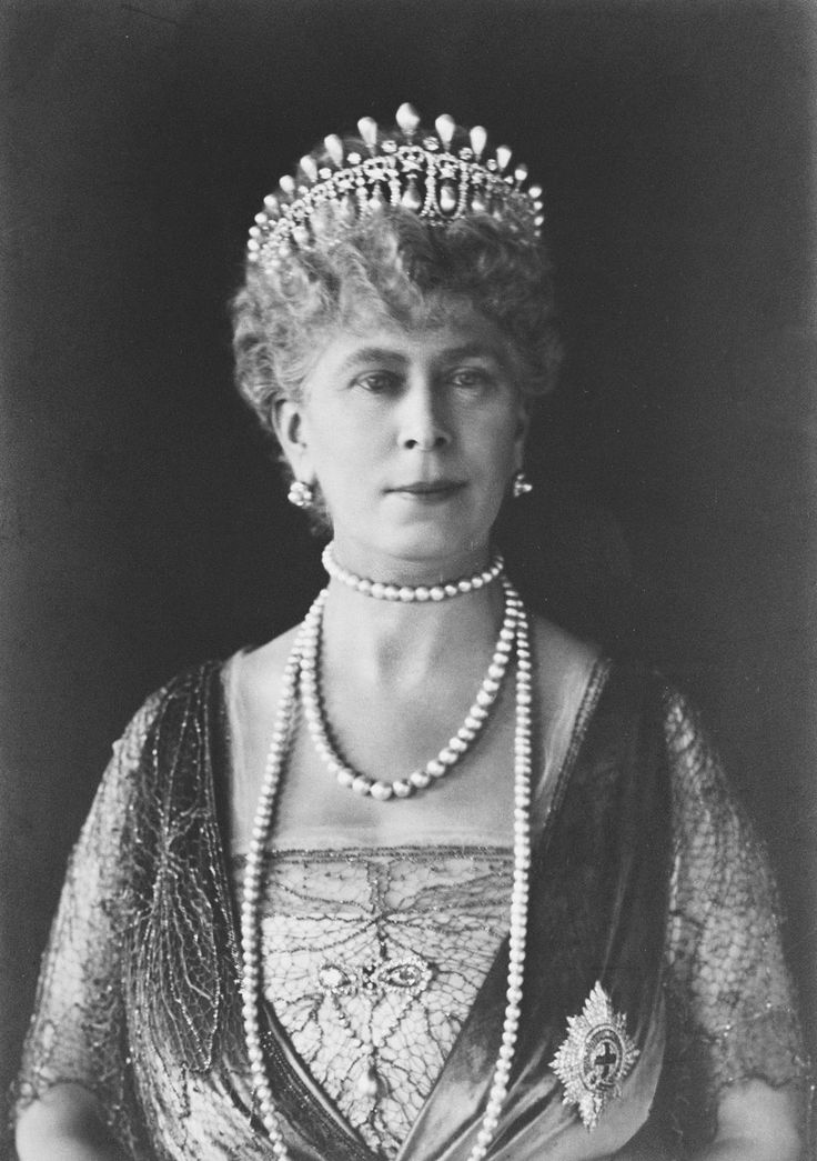 Books, Birkins and Beauty: Queen Mary's Lover's Knot Tiara