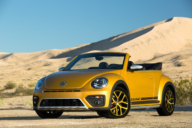 2017 Volkswagen Beetle Convertible 1.8T Dune front 3/4 view Front 3/4 view of 2017 Volkswagen Beetle Convertible 1.8T Dune