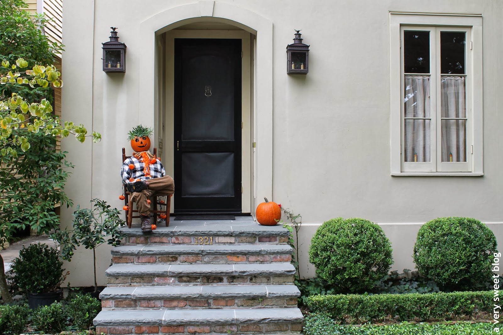 Halloween Decorated Homes New Orleans 2013 A Very Sweet Blog