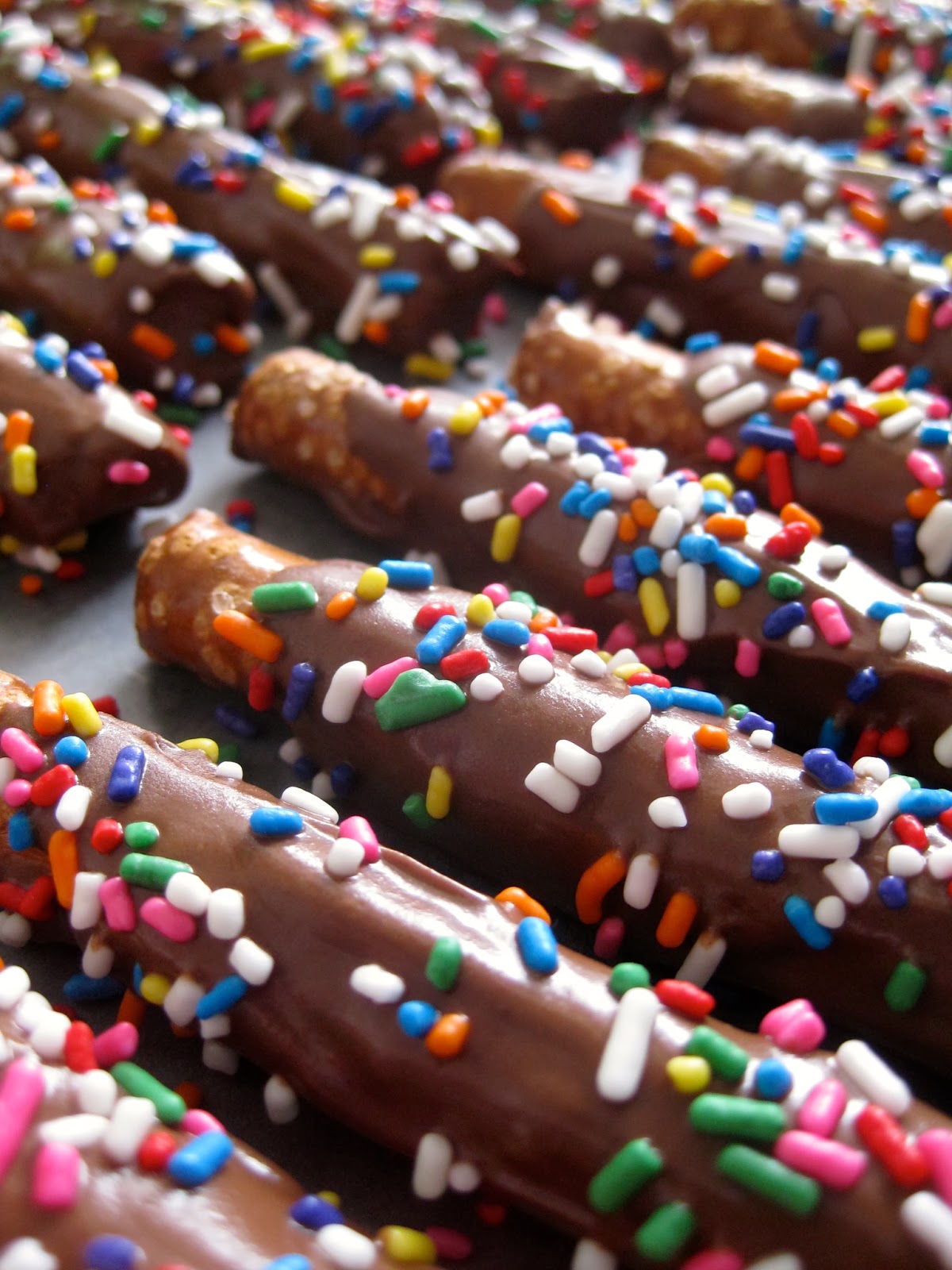 Katie Kat Creates Easy Chocolate Covered Pretzels