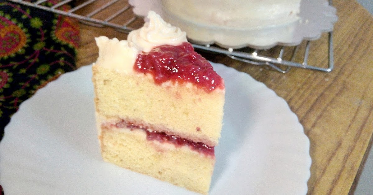 Sponge Cake with Vanilla Buttercream and Strawberry Filling