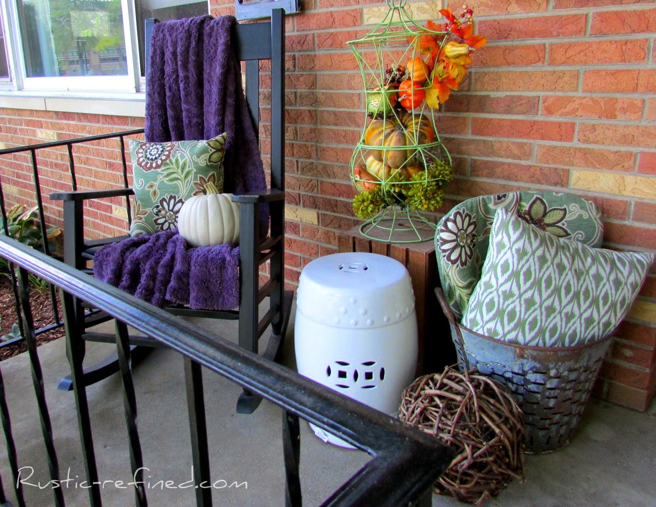 Rustic Fall Touches to the Front Porch
