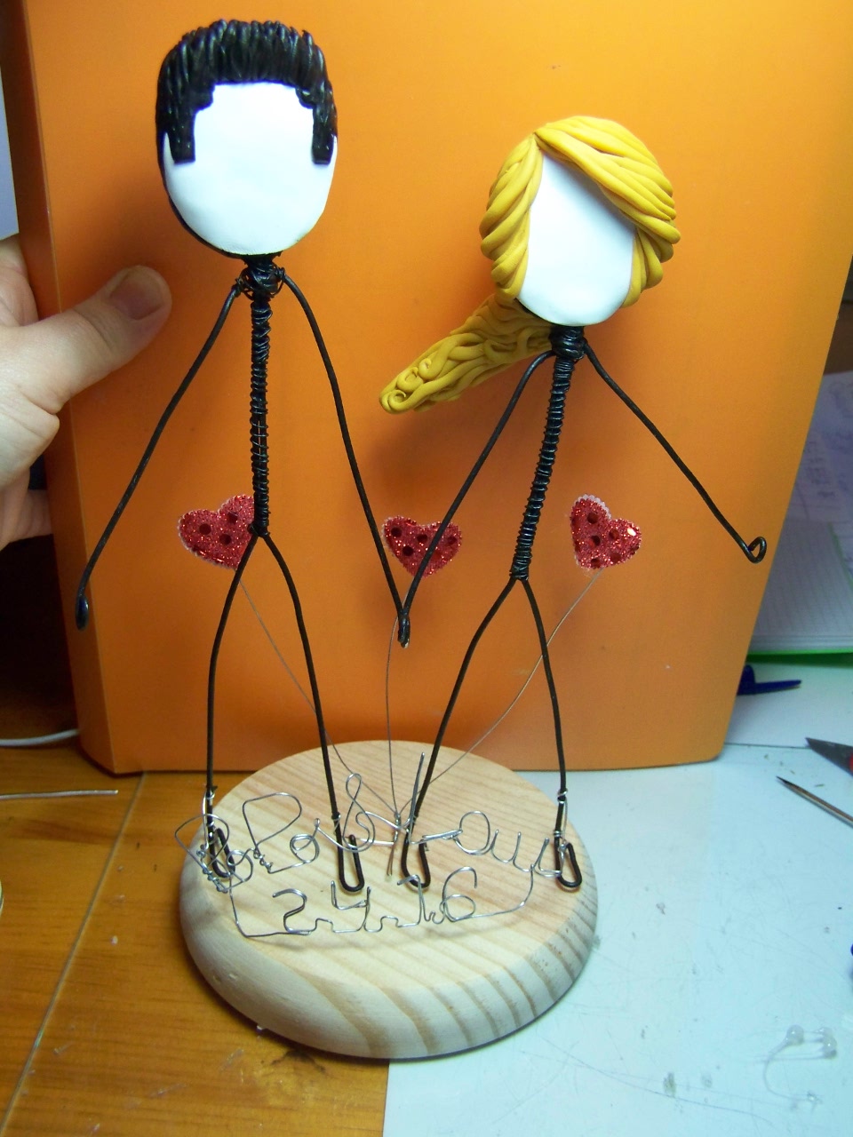 Muñecos y Figuras Personalizadas para Tartas de Bodas, Comuniones y Tartas  Falsas para Eventos: Figuras de alambre como muñeco de boda rustica 1237