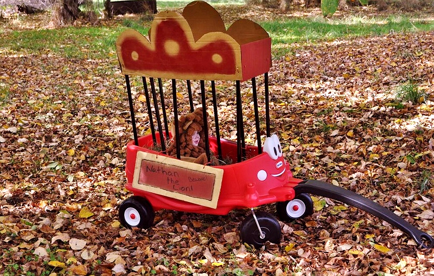 Toddler Lion Costume and Circus Cart- Transform the Little Tikes® Cozy Coupe® Wagon for Fall festivities! (ad)
