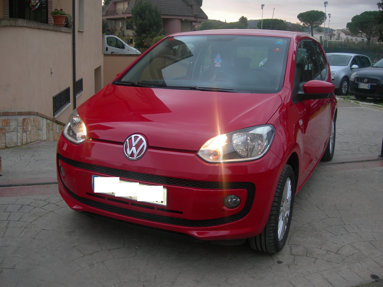 Vw Up! 1.0 75 CV Anno 2012 acc: full optional con Navigatore e cerchi in lega Prezzo 6.900,00 euro