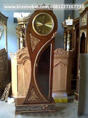 Almari Jam Hias Quen Jati Ukir Jepara Almari Jam Hias Quen Jati Ukir Jepara