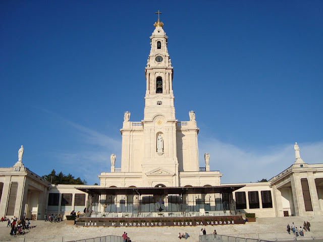 Basílica de Nossa Senhora do Rosário em Fátima Basílica de Nossa Senhora do Rosário em Fátima