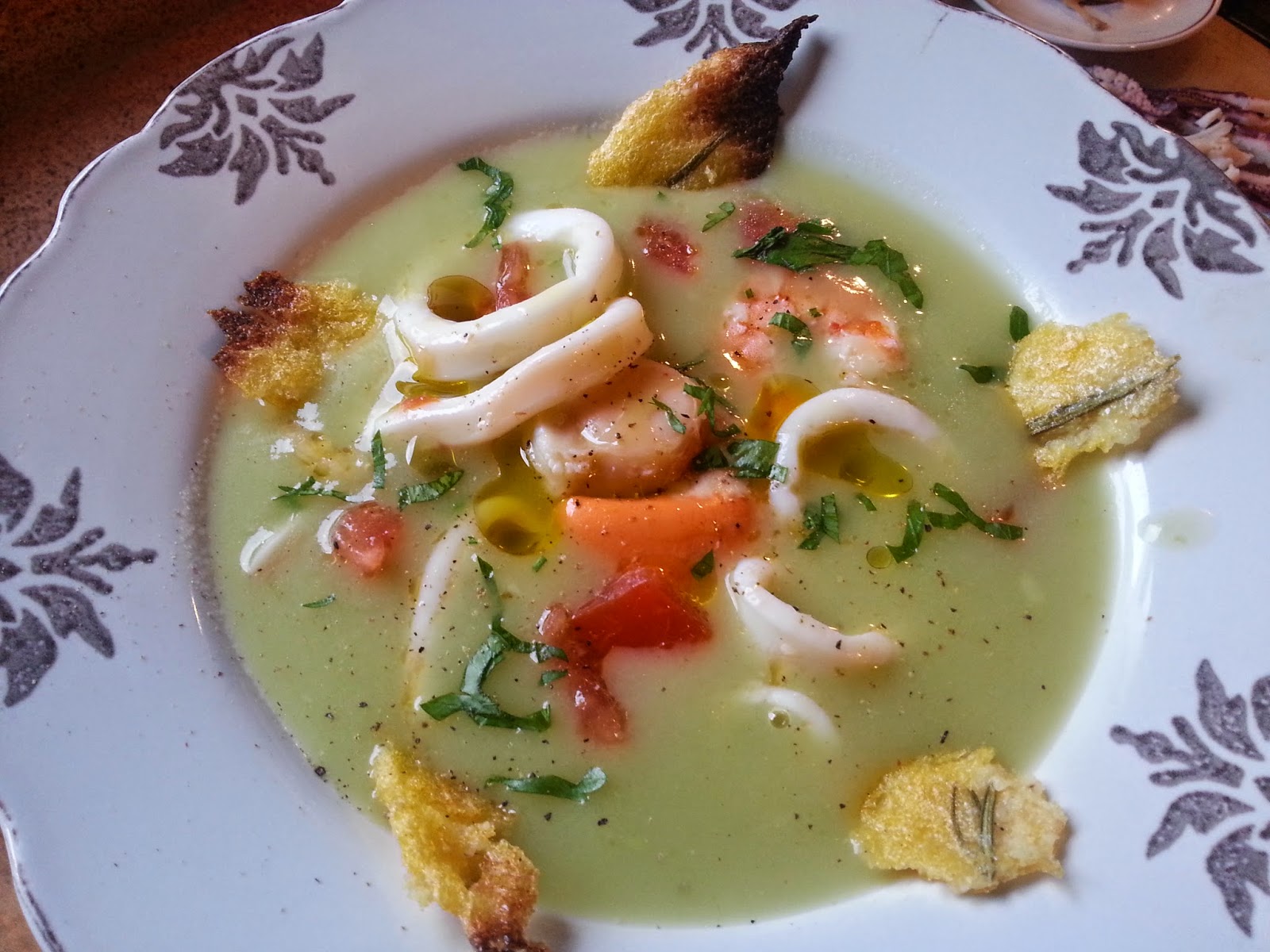 brodo di zucchine con insalata di mare.