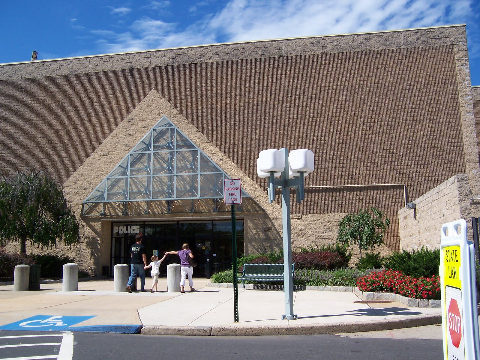 Macks Truck of Wisdom Quakerbridge Mall Day On The Burg BlogThe Main