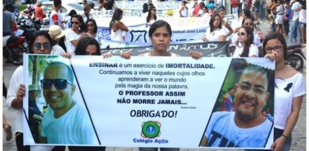 Professores gays carbonizados em carro levam cidade do sertão baiano às ruas Professores gays carbonizados em carro levam cidade do sertão baiano às ruas