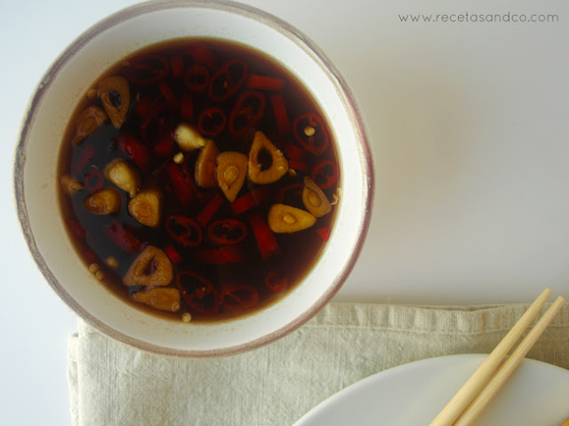 TOFU con rebozado de sésamo y salsa Nuoc Cham | recetasandco.com Receta Tofu Rebozado