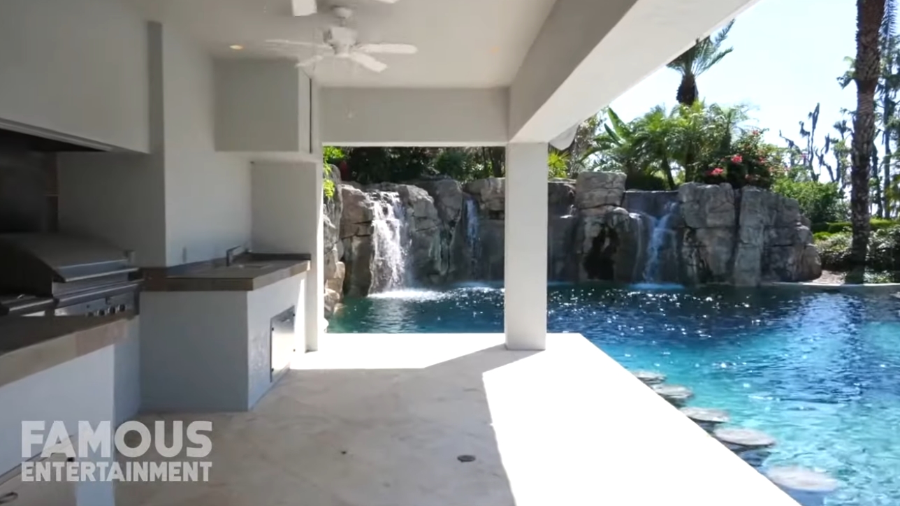 30 Photos vs. Shaquille O’Neal | House Tour 2020 | Mansions in Georgia, Florida & More - Luxury Home & Interior Design Video Tour 30 Photos vs. Shaquille O’Neal | House Tour 2020 | Mansions in Georgia, Florida & More - Luxury Home & Interior Design Video Tour