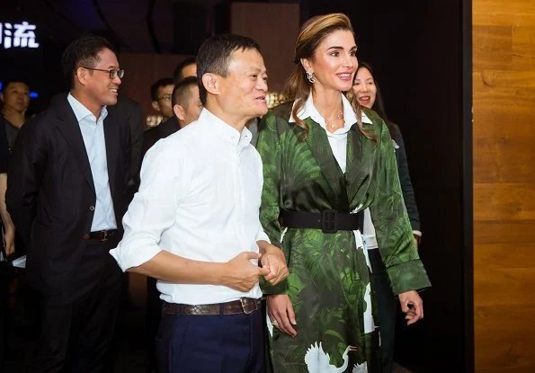 Queen Rania attended the XIN Philanthropy Conference hosted by the Alibaba Group in Hangzhou. shinny kimono and red white dress