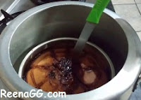 कुकर में बनाएं पार्ले जी बिस्कुट केक - Biscuit Cake Hindi Recipe