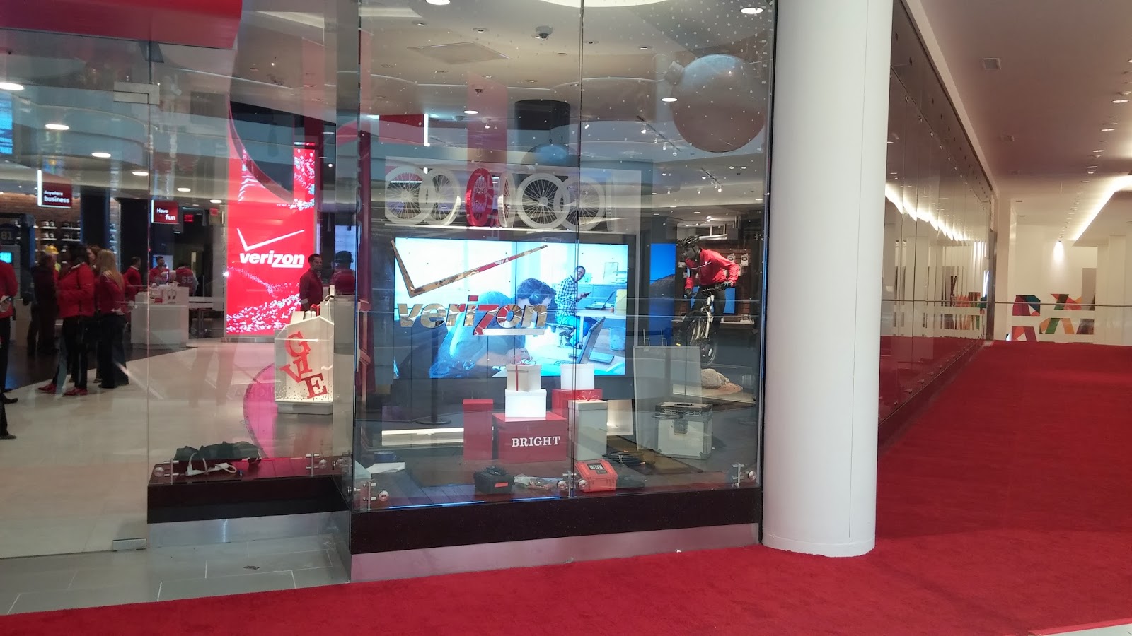 Gust Gab: Verizon Wireless Destination Store at Mall of America