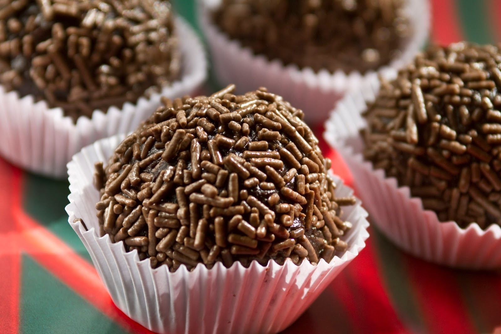 Delícias do Dia-a-Dia: BRIGADEIRO DE CASCA DE BANANA II