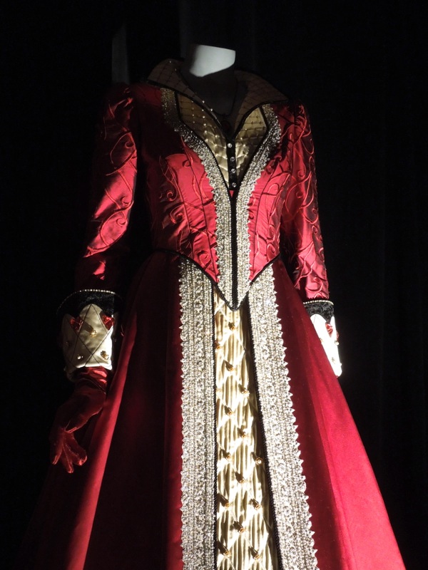Hollywood Movie Costumes and Props: Fairytale costumes from Once Upon a ...
