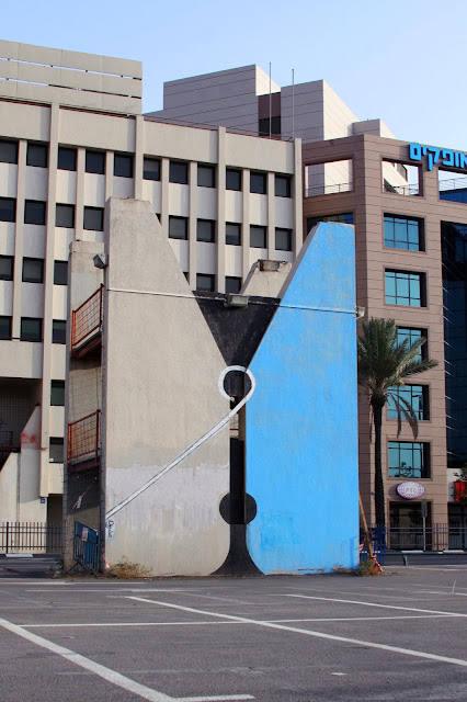 "A Clothespin" New Street Art Piece By Israeli Artist Dede On The Streets Of Tel Aviv, Israel. 1