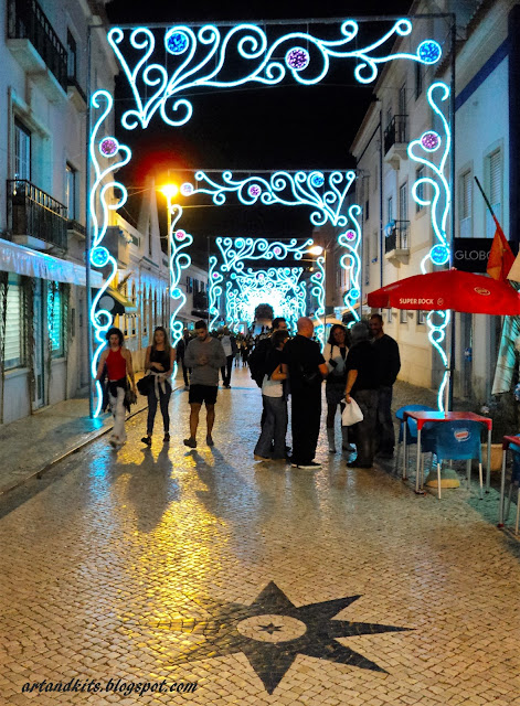 Aqui ficam algumas imagens, sem nenhum critério de ordem em especial, que resumem um pouco, do ambiente fantástico, que se viveu nas noites de festa, aqui na Ericeira, durante este mês de Setembro. / Here are some images, without any order in particular, which give an idea of the terrific atmosphere, felt by all who came to the party nights here in Ericeira, during this month of September.