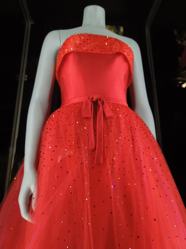 Anne Hathaway red dress Princess Diaries 2