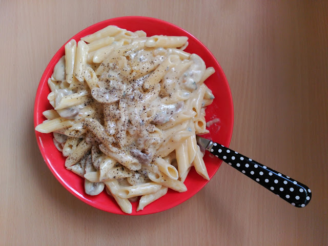 MACARRONES CON ROQUEFORT Y CHAMPIÑONES. SIN GLUTEN. MACARRONES CON ROQUEFORT Y CHAMPIÑONES. SIN GLUTEN.