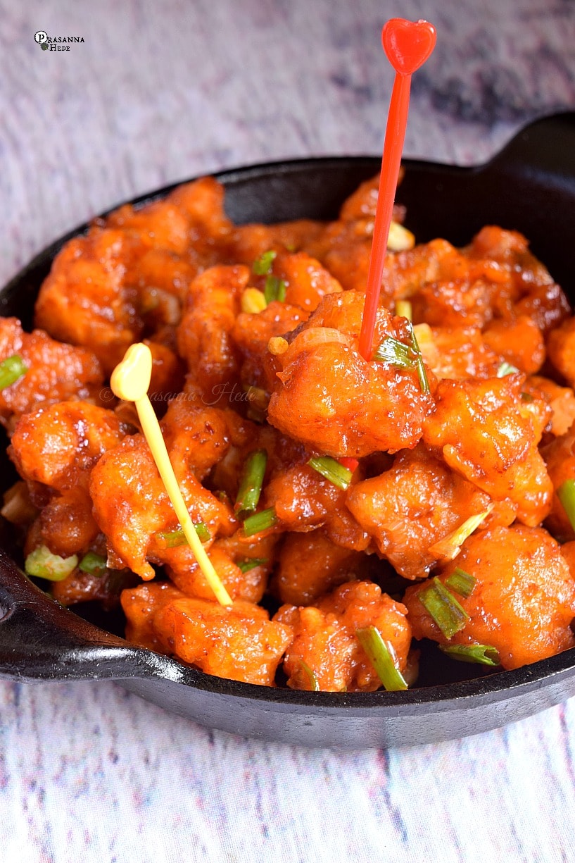 Bite size appetizer Schezwan Cauliflower Gobi arranged in a black bowl