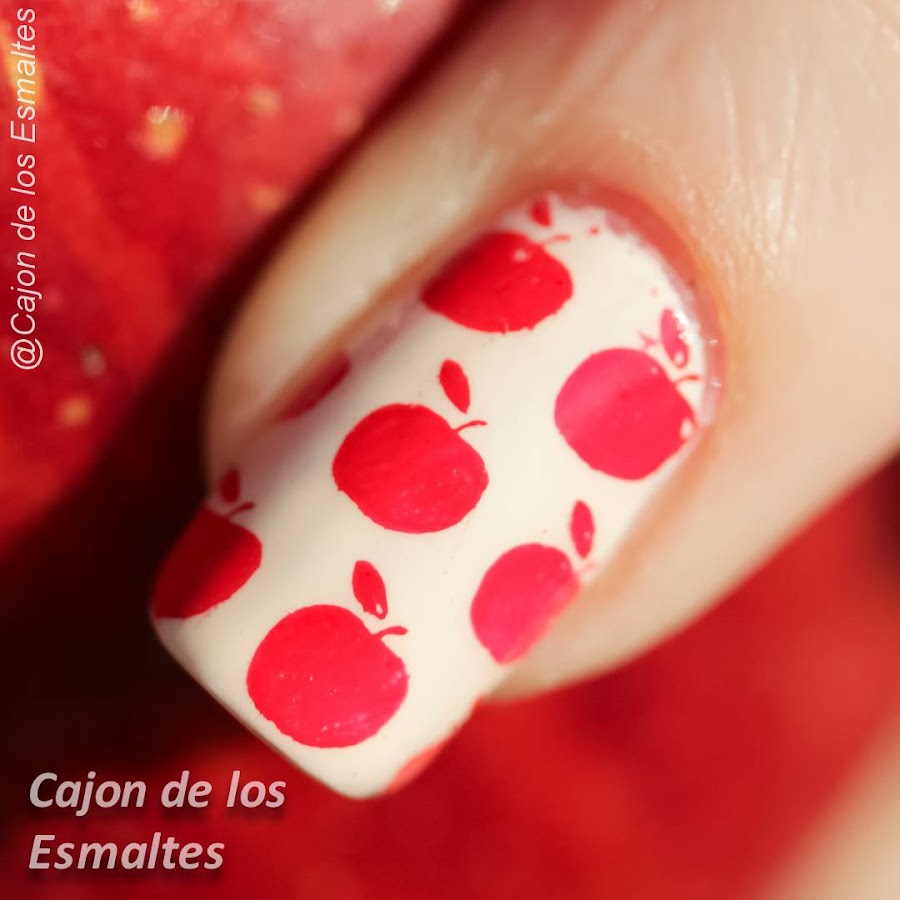 Uñas rojas y manzanas