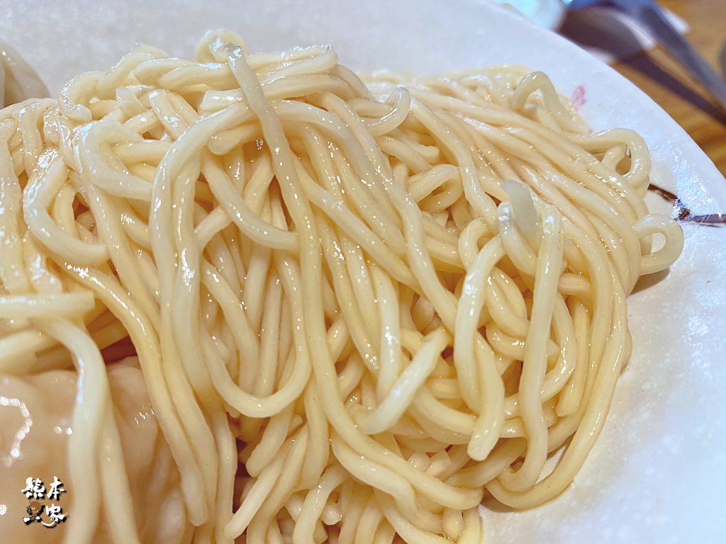 盤中飧飯麵館|學成路餐廳~鮮蝦雲吞大顆好吃還有孩子愛吃的排骨飯