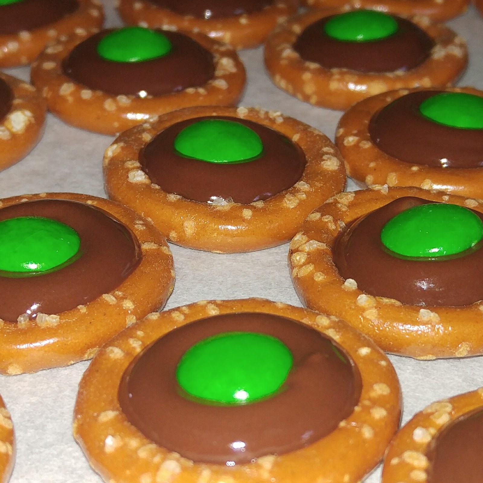 Rebecca's Amazing Creations Chocolate Candy Pretzel Bites