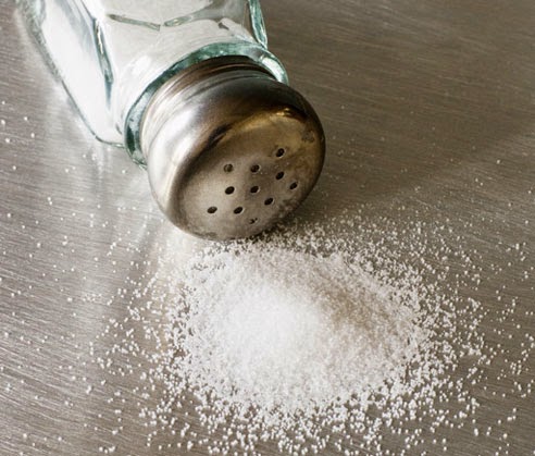 أضرار الإكثار من تناول الملح