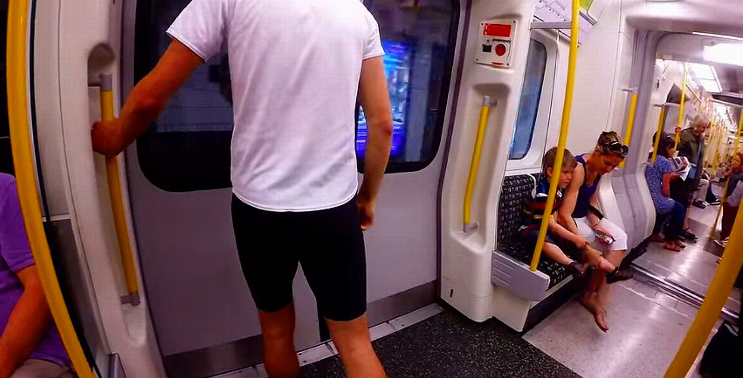 Скоростной поезд метро. Человек обгоняет метро. Пацан бежит впереди электрички в метро. Скоростной поезд реклама.