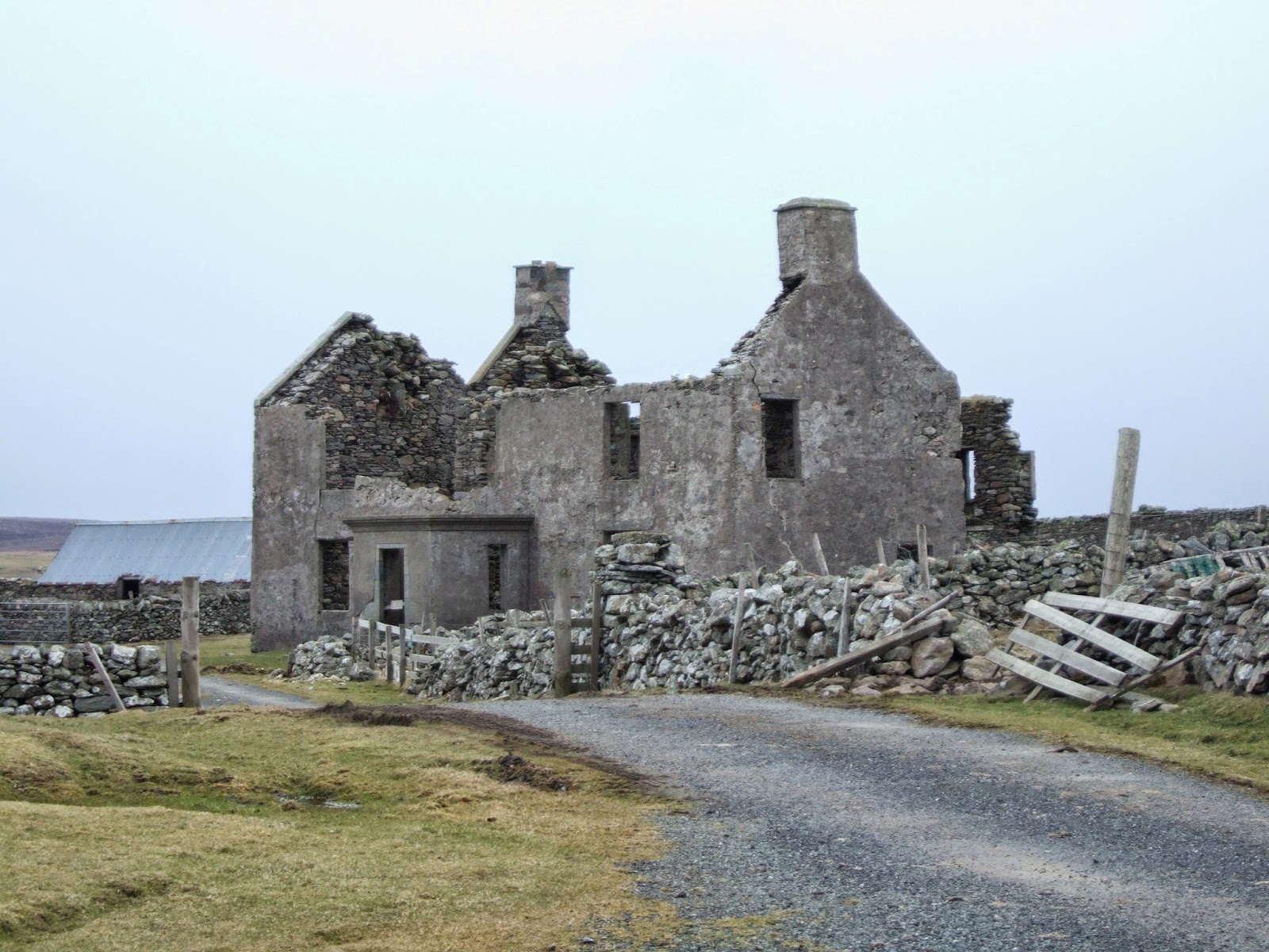 voussoirs LUND HAUNTING PLACE & MEMORY