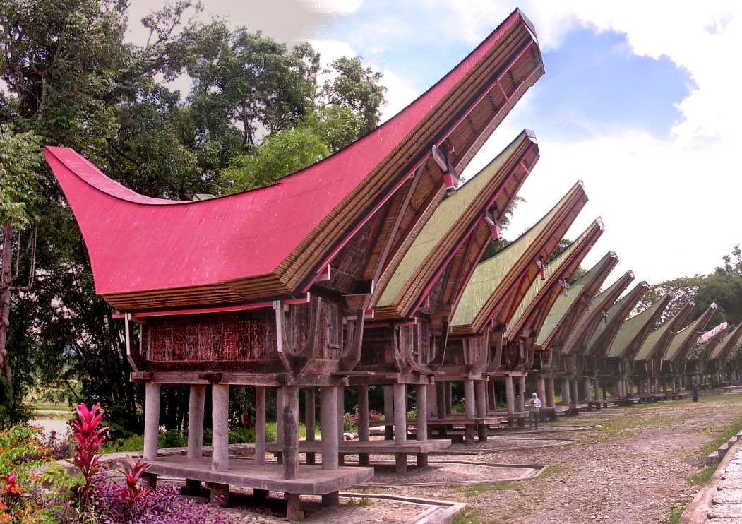 Rumah Adat Provinsi Sulawesi selatan ( Rumah Tongkonan )