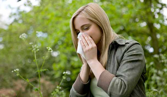 خمس علامات لتحديد ما إذا كانت الأعراض ناتجة عن الحساسية الموسمية أو الزكام