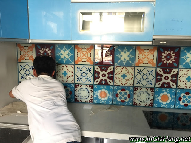 Thi công vách bếp kính cường lực in hoa văn gạch bông cực đẹp tại đường Trường Chinh, Tân Bình, TpHCM Thi công vách bếp kính cường lực in hoa văn gạch bông cực đẹp tại đường Trường Chinh, Tân Bình, TpHCM
