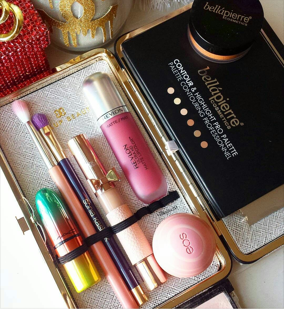 Dollup Beauty Compact Makeup Case