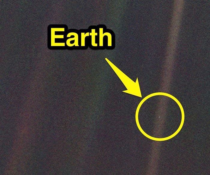 18 Photos That Will Make You Reconsider Your Existence! - Time for a Selfie! This is Earth in Space. Gorgeous, huh