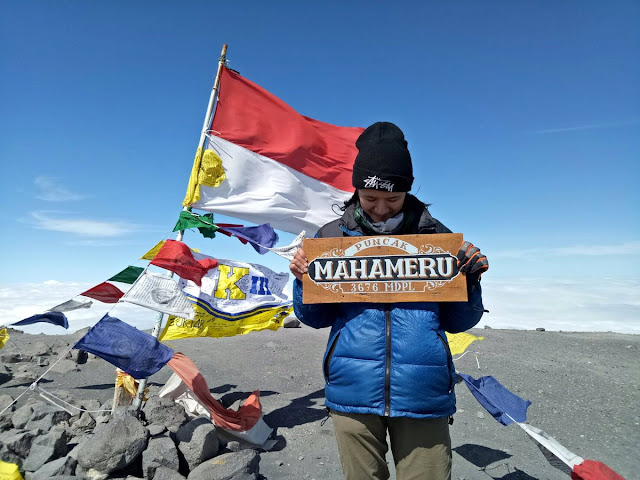 Viny%2BJKT48%2BMahameru%2BSemeru%2BGunung%2BMountain%2BBendera%2BTeam%2BKIII