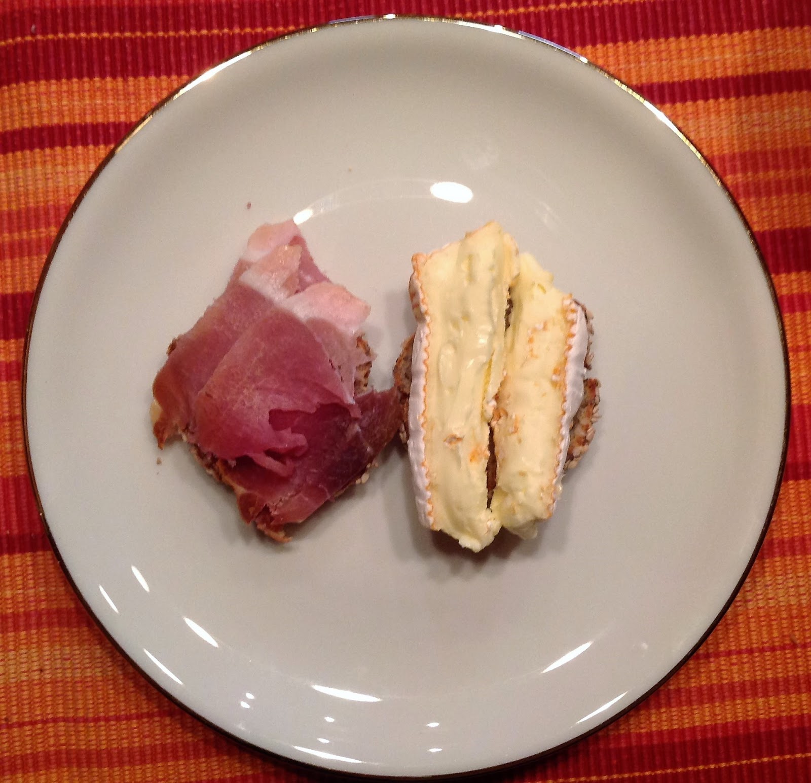 Wessels low carb Welt: Sesam-Quark-Brötchen Wessels low carb Welt: Sesam-Quark-Brötchen